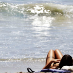 Qué riesgos implica nadar en playas contaminadas y cuáles evitar en vacaciones